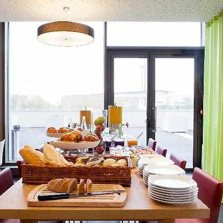 里尔大体育场丽笙公园酒店 4*